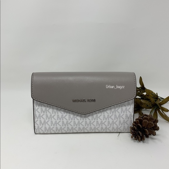 Michael Kors Kimberly Large 3 in 1 Tote - Picture 12 of 16